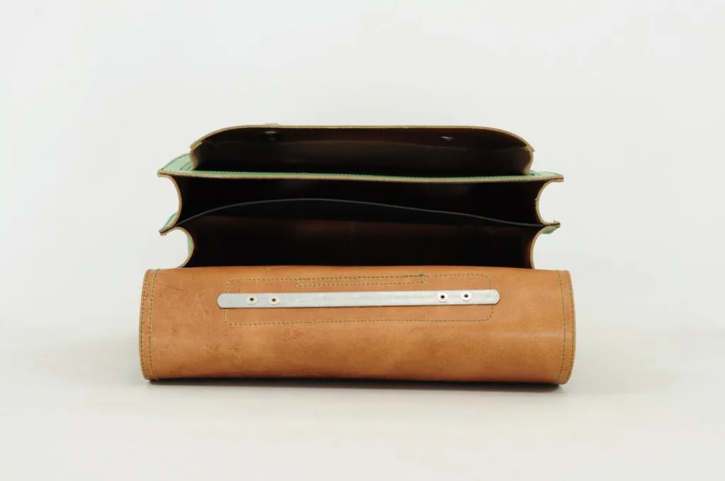 Own Stuff Lederen boekentas met gespen - Pastel Green -
