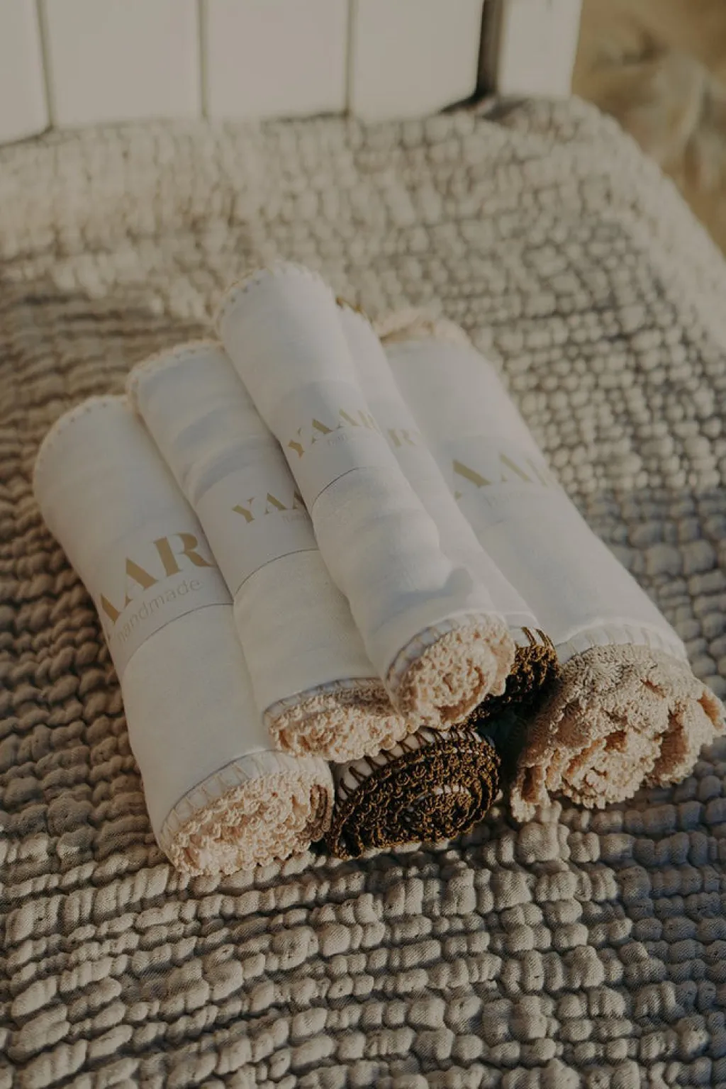 Yaarn Muslin swaddle 70x70cm handgemaakt Medium - Stone - Online