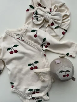 Konges Slojd Newborn body met lange mouwen - Ma grande cerise - Discount