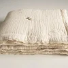 Gentil Coquelicot Quilted dekentje - Handgeborduurd met bloemen - Online