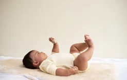 BINIBAMBA Sheepskin Wrigglemat - Milk -