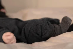 Nixnut Snap Onesie - Antracite - Hot